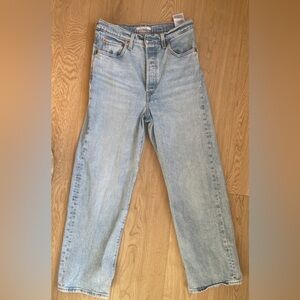 Light Wash women’s Rib cage Straight jeans